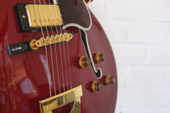 semi acoustic jazz guitar
